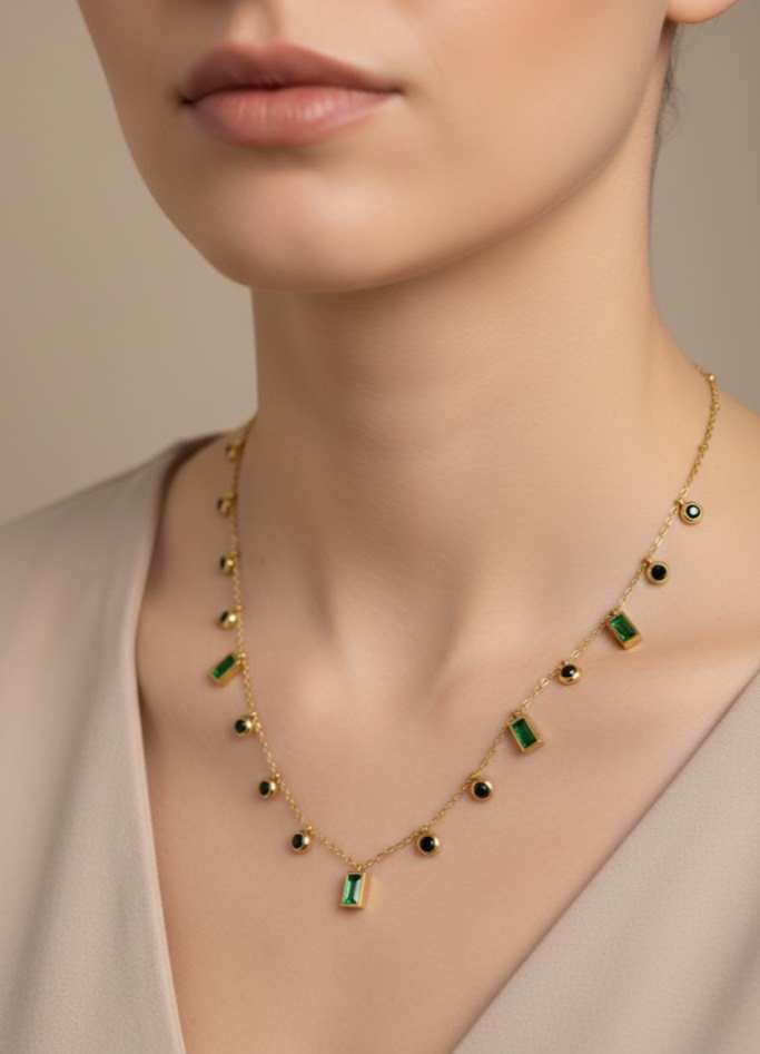 Emerald green stobe hanging neck chain